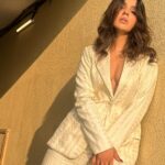 Sidhika Sharma Instagram - Caption pls 😉 Raw and unfiltered 🦀🐆🌸🌼🌻💫💥