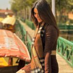 Sidhika Sharma Instagram - Dal mornings:)🍁🍁🍁🍁🍁🍁🍁🍁🍁🍁🍁🍁 Dal Lake, Srinagar, Jammu And Kashmir