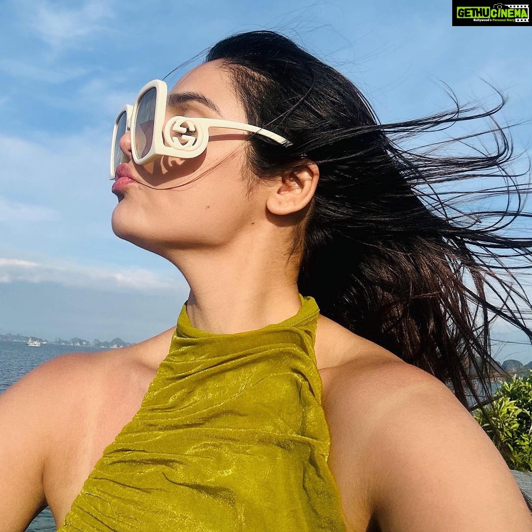 Sidhika Sharma Instagram - Sometimes ship happens π₯π«Άπβ€οΈπΈπ¦ Scarlet Pearl Cruises