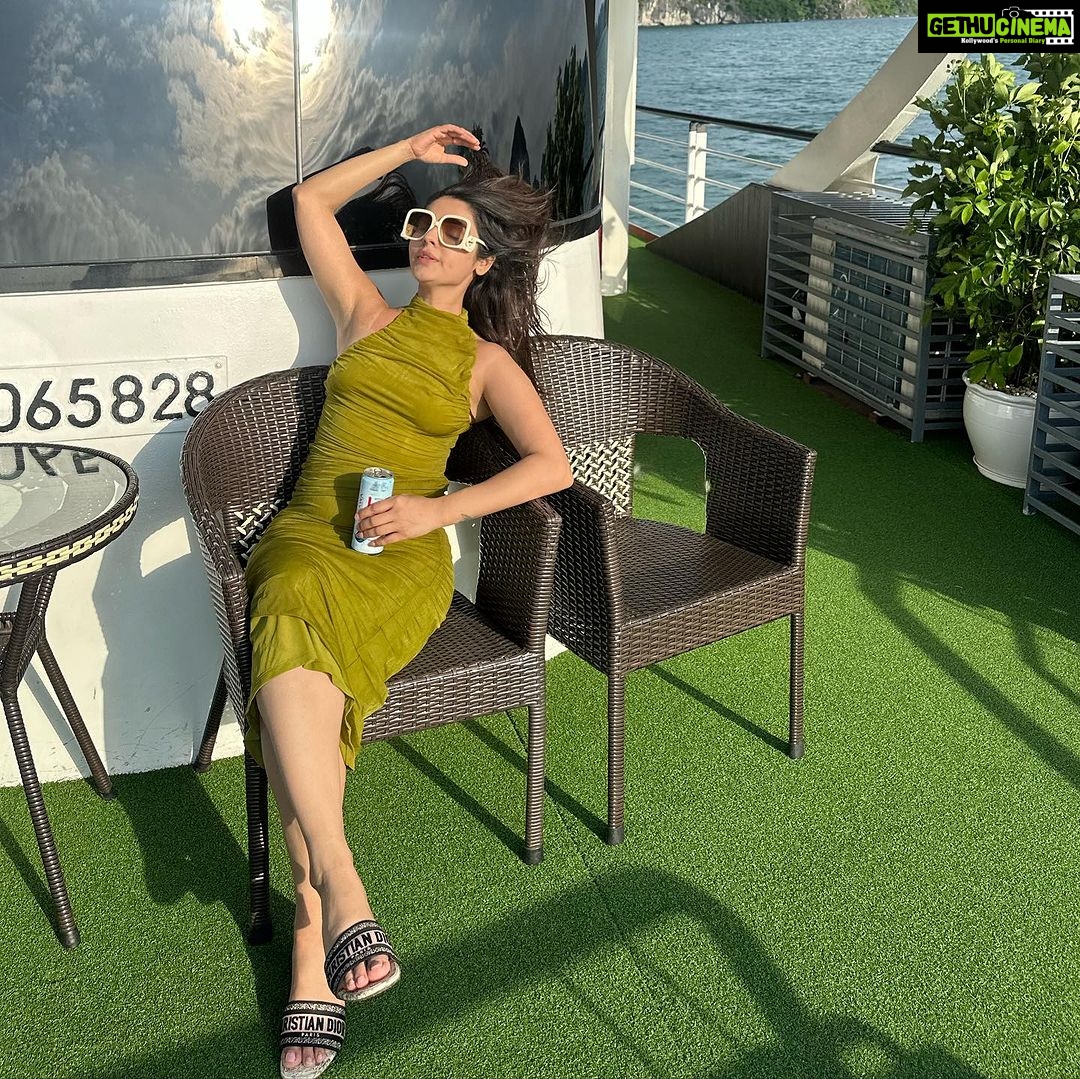 Sidhika Sharma Instagram - Sometimes ship happens π₯π«Άπβ€οΈπΈπ¦ Scarlet Pearl Cruises