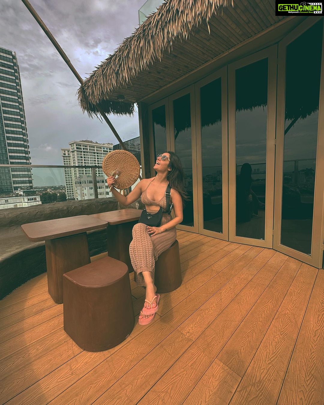 Sidhika Sharma Instagram - Caption pls π«Άπ Hanoi, Vietnam