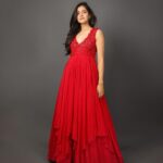 Simran Choudhary Instagram - 🔴🔥🌶️🫑 Decode the name and mention your favourite track from this band 🎸 Photographer @pranav.foto Styling @spacefashionconsultancy Outfit @issadesignerstudio Accessories @alluringaccessories.a2 . . . #simranchoudhary #atharva #promotions