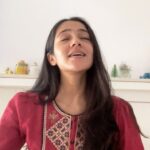 Simran Choudhary Instagram – Piya tose naina laga re 🤍
.
.
.
#simranchoudhary #music #singing #singingcover