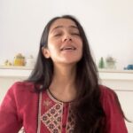 Simran Choudhary Instagram - Piya tose naina laga re 🤍 . . . #simranchoudhary #music #singing #singingcover