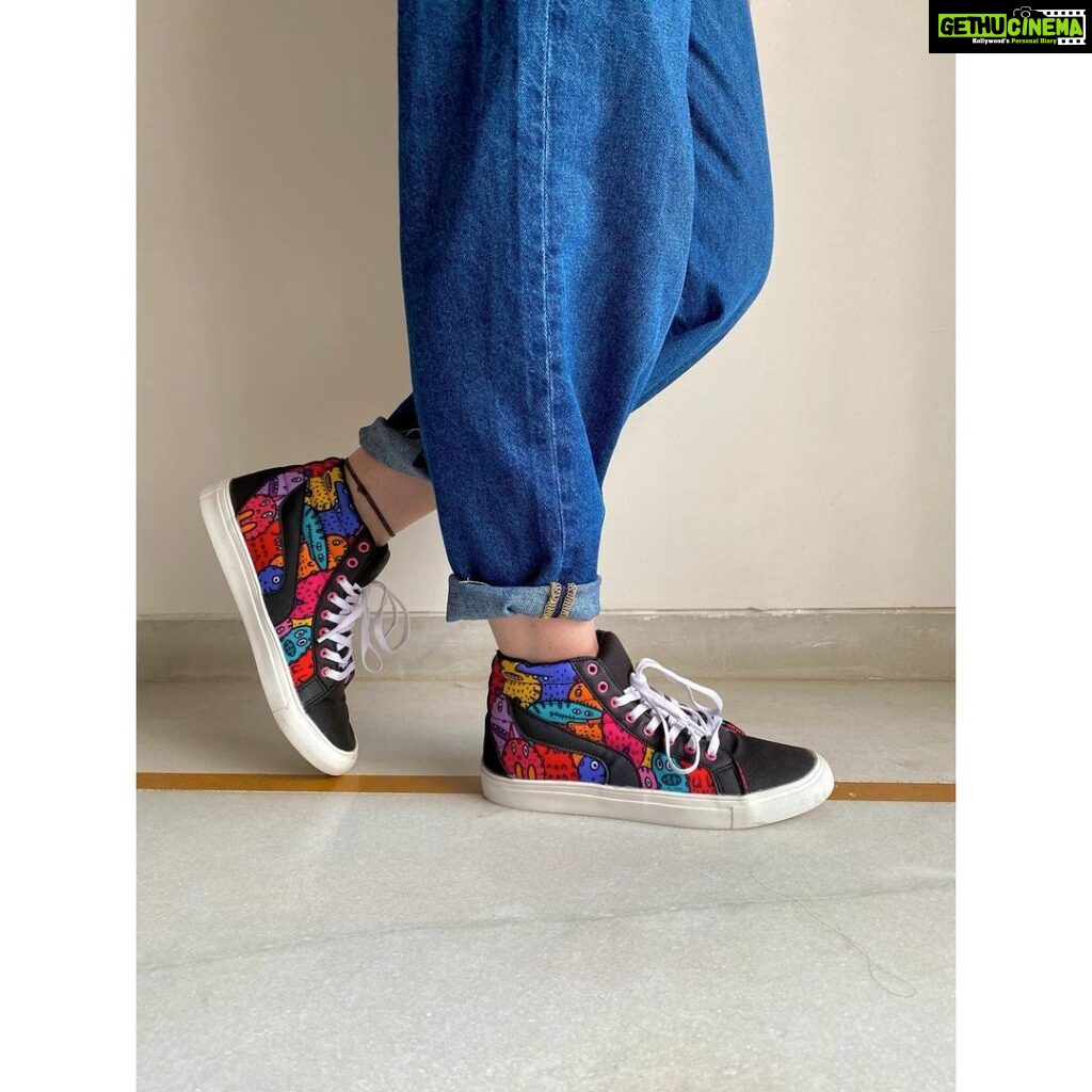 Simran Natekar Instagram - ❤️💙💜💚💛🧡🖤🤍 Shoes : @toesmithofficial