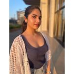 Simran Natekar Instagram - Golden hour✨ Necklace : @athea.in
