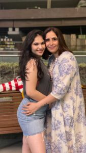 Simran Natekar Instagram - Me and mommy❤️

#dance 
#challenge 
#with 
#mommy