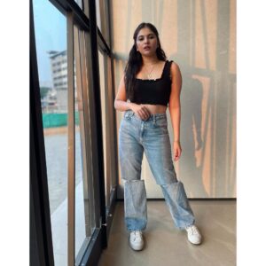 Simran Natekar Instagram - 🖤💙 Top - @zara 🕶 - @rayban Jeans - @zara