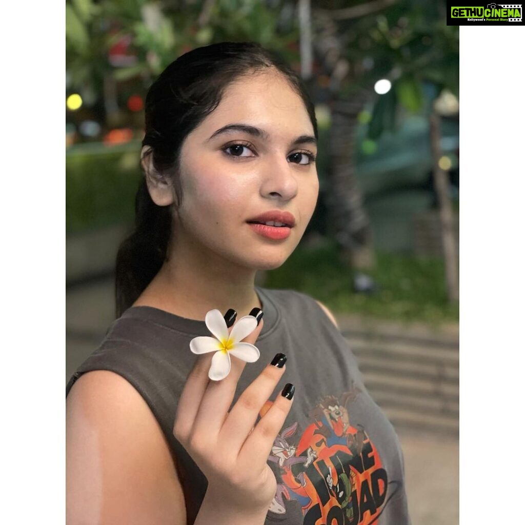 Simran Natekar Instagram - Wild flower