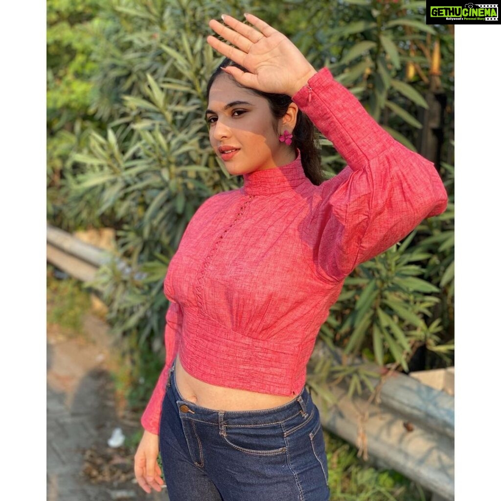 Simran Natekar Instagram - Broken 💅 but still posing