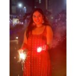 Simran Natekar Instagram - होले ले चल तेज़ गुलाबी रे 💖
