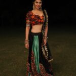 Simran Natekar Instagram - કાળી કાળી રાતડીમાં જાણે કે ઝબુકતાં હો તારલા 🌌