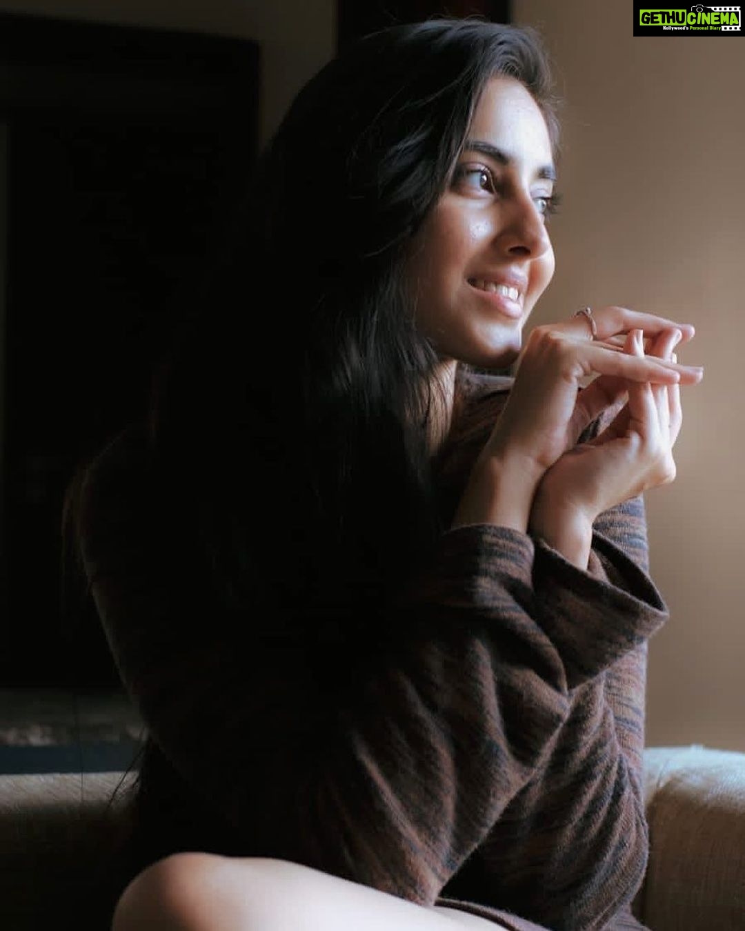 Simrat Kaur Instagram - Ishq mai tere khoye hai, kuch toh baat hogi… Warna dil toh kai mile, per nazre na attki ~✍️ Mumbai, Maharashtra