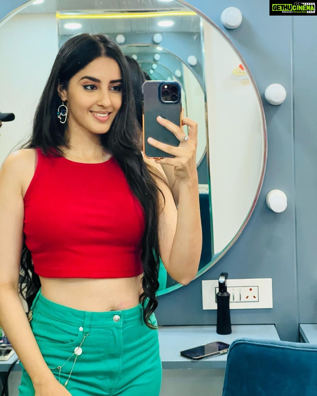 Simrat Kaur Instagram - Jitni click ki sab post kerdi 🫢🥰😛 Mumbai, Maharashtra