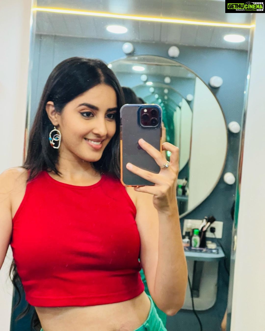 Simrat Kaur Instagram - Jitni click ki sab post kerdi 🫢🥰😛 Mumbai, Maharashtra