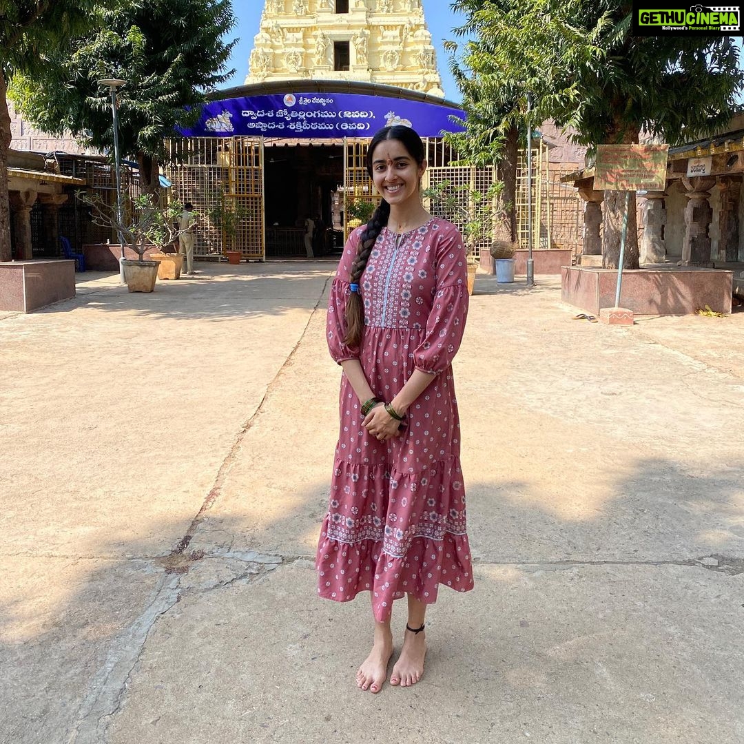 Simrat Kaur Instagram - 🤍🙏🏻 Srisaila Mallikarjuna N Bramharamba Devi Temple in Srisailam