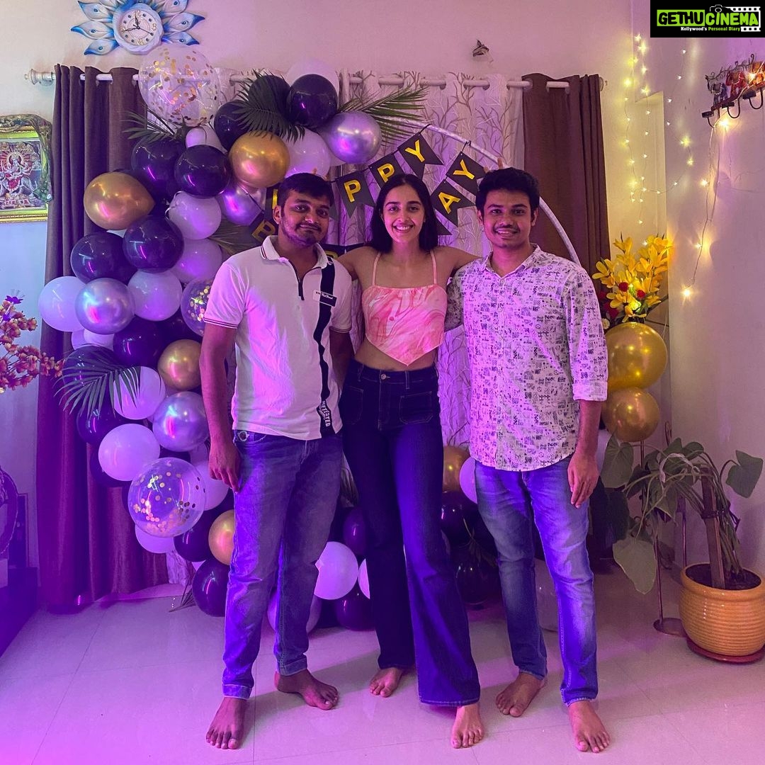 Simrat Kaur Instagram - 🧿🙏🏻blessed . . i missed you guys the most @aaravsinghmahal @amritkaur.r @jatt_mahalz and sanovar❤️ Mumbai, Maharashtra