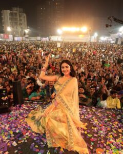 Simrat Kaur Instagram - Blessed ❤️🙏🏻🧿Thankful 
📸 @by.manish 
👗 @archanakochharofficial
