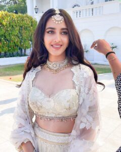 Simrat Kaur Instagram - “Chal tere ishq mai “Song aa gaya hai YouTube pe….jao jake dekho 🥹❤️🙏🏻