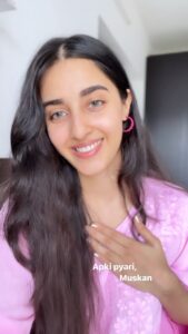 Simrat Kaur Instagram - Itna pyar de diya aap sabne 😭❤️🙏🏻 ….. mai jitna shukriya keru aap sabka utna kam hai 🙏🏻🙏🏻🙏🏻 bus aap aese hi pyar dete rehna…. Aur mai aese hi apko khush karte rahungi ye mera waada hai 🙏🏻❤️