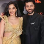 Simrat Kaur Instagram - Apke andaz se toh aap bikul Rajesh Khanna lagtey hain @iutkarsharma ⭐️❤️ Wearing the prettiest dress @sulakshanamonga Hair by @hairbyswatitare14 Makeup ny @nickymua_ Clicked by @thephoto_hunger Mumbai, Maharashtra