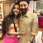 Simrat Kaur Instagram - Jab muskan ke sar pe tara singh ka haath ho usse kis baat ki chinta hogi 🥹❤️🙏🏻 yesterday we all had tears of joy 🥹❤️ Mumbai, Maharashtra
