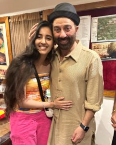 Simrat Kaur Instagram - Jab muskan ke sar pe tara singh ka haath ho usse kis baat ki chinta hogi 🥹❤️🙏🏻 yesterday we all had tears of joy 🥹❤️