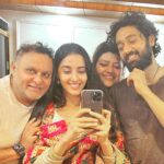 Simrat Kaur Instagram - @anilsharma_dir Sir you did it again 🥹❤️ aap khud hi Gadar ho sir …. Aaj audience ne gadar macha di 🧿🥹 aur muje khushi se rula diya …. Bht bht dhanyawad aap sabka muje ( Muskan) ko itna pyar dene ke liye … @castingchhabra sir thank you … apne muj mai believe kiya 🙏🏻🥹 @iutkarsharma thank you for being the best friend best co-actor and for teaching me so much 🥹❤️ @sumansharma1020 thank you my beautiful for being there for me always since day 1 and sabse zada thanks mere parents ko 🥹❤️ jinhone mera har step pe sath diya ❤️ i love you alll ….