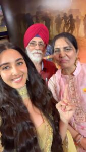 Simrat Kaur Instagram - Hahaha random video❤️ with pure feelings of happiness and excitement 🧿❤️🙏🏻 ….. 11th August ko GADAR 2 aa rai hai bus kuch hi din baki hai 🥹❤️🧿 im so excited #gadar2 #reelsinstagram #reelsindia #reelitfeelit