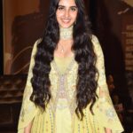 Simrat Kaur Instagram - Ankhon mai ansu aur chehre pe muskan 26th july 2023 mere liye sabse khass din rahega …. 🥹❤️ pheli bar media ke samne aai … apni debut movie GADAR 2 ke trailer ke liye 🥹🥹🥹🥹…. Jald milengy bade parde per 11th August 🥹❤️❤️❤️❤️ Styled by: @stylebysugandhasood @teamsugandhasood ❤️ Styling team @styledbytanyamishra Outfit @sulakshanamonga ❤️🙏🏻 Outfit PR @the_guy_with_eyeliner Earrings @shagnaofficial Mumbai, Maharashtra