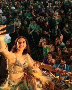 Simrat Kaur Instagram - Blessed ❤️🙏🏻🧿Thankful 
📸 @by.manish 
👗 @archanakochharofficial