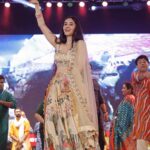 Simrat Kaur Instagram - Blessed ❤️🙏🏻🧿Thankful 📸 @by.manish 👗 @archanakochharofficial Mumbai, Maharashtra