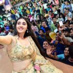Simrat Kaur Instagram - Blessed ❤️🙏🏻🧿Thankful 📸 @by.manish 👗 @archanakochharofficial Mumbai, Maharashtra