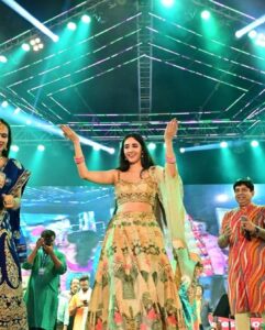 Simrat Kaur Instagram - Blessed ❤️🙏🏻🧿Thankful 
📸 @by.manish 
👗 @archanakochharofficial