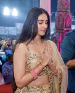 Simrat Kaur Instagram - Blessed ❤️🙏🏻🧿Thankful 
📸 @by.manish 
👗 @archanakochharofficial