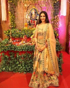 Simrat Kaur Instagram - Blessed ❤️🙏🏻🧿Thankful 
📸 @by.manish 
👗 @archanakochharofficial