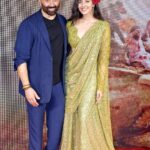 Simrat Kaur Instagram - With the best people #gadar2 success ⭐️❤️🙏🏻🧿 Styledby: @stylebysugandhasood Outfitby: @kalkifashion @mintandmilkpr Jewellery: @aquamarine_jewellery Mumbai, Maharashtra