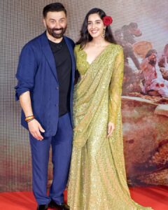 Simrat Kaur Instagram - With the best people #gadar2 success ⭐️❤️🙏🏻🧿

Styledby: @stylebysugandhasood 
Outfitby: @kalkifashion @mintandmilkpr 
Jewellery: @aquamarine_jewellery