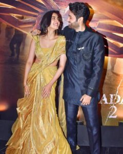 Simrat Kaur Instagram - Apke andaz se toh aap bikul Rajesh Khanna lagtey hain @iutkarsharma ⭐️❤️

Wearing the prettiest dress @sulakshanamonga 
Hair by @hairbyswatitare14 
Makeup ny @nickymua_ 
Clicked by @thephoto_hunger