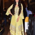 Simrat Kaur Instagram - Ankhon mai ansu aur chehre pe muskan 26th july 2023 mere liye sabse khass din rahega …. 🥹❤️ pheli bar media ke samne aai … apni debut movie GADAR 2 ke trailer ke liye 🥹🥹🥹🥹…. Jald milengy bade parde per 11th August 🥹❤️❤️❤️❤️ Styled by: @stylebysugandhasood @teamsugandhasood ❤️ Styling team @styledbytanyamishra Outfit @sulakshanamonga ❤️🙏🏻 Outfit PR @the_guy_with_eyeliner Earrings @shagnaofficial Mumbai, Maharashtra