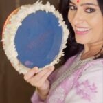 Smita Bansal Instagram – Waiting for the chaand. 🌙

Happy karvachauth. 
Ab bahut bhook lag rahi hai, ya toh #Chand aa jaye, aur mein khana kha lun, ya @ankushmohla aa jayen aur mein unka dimag kha lun😬😬