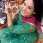 Smita Bansal Instagram - Mehendi ki shaam. Pre- karvachauth. (Family time, friends,karvachauth, festival,mehendi) @renumohla #neelima