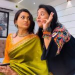 Smita Bansal Instagram - Jumping on the trend. Creatives convincing actors to maintain the look 😂😂 @shreya_nehal @shivangisinghchauhaan #iykyk 😂😂
