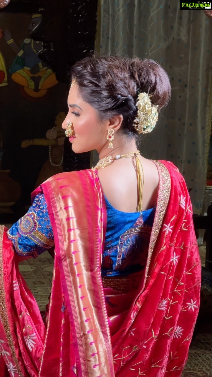 Smita Gondkar Instagram - “Mesmerizing in a Paithani saree, the Marathi mulgi enchants with her grace. Her lovely flawless makeup and hairstyle complement her elegance, enhancing her natural charm. A true vision of cultural pride. 😊👍 💄Muah @goldentouchstudio_makeupartist @sapnagondkar 😍 Inframe @smita.gondkar 👍 Outfit @royaltasta 📷 Videographer @sapnagondkar 👍 Outfit @royaltasta 🥻Jewels @chandrakalm_jewellery 📍Venue: @beltungwada For Makeup Courses or for bridal bookings contact on these numbers : Call Us Now & Book Your Seats!👇👇👇 Call: 97655-13456 , 85510-06376 . #FestiveMakeup #DivineBeauty #EthnicGlam #IndianFestivalLook #TraditionalMakeup #VibrantHues #CulturalGlam #punemakeup #punemakeupartist #puneblogger #punebrides #makeupcourses #navari #navarisaree #punebrides #punemakeupartist #punemakeupartist❤️ #EthnicElegance #PaithaniSareeLove #timelessbeauty #MarathiMulgi #PaithaniSaree #CulturalElegance बेलटुंगवाडा Beltungwada