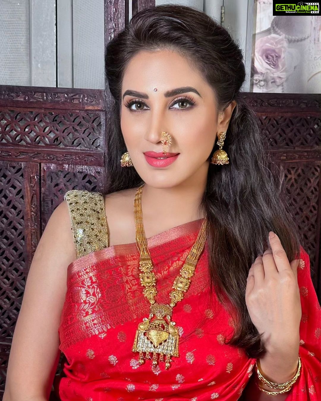 Smita Gondkar - 4.8K Likes - May the divine blessings of Maa Durga be with you always and guide you on the path of righteousness. Happy Durga Ashtami 2023!
.
.
.
Makeup & Hair : @goldentouchstudio_makeupartist
Costume & Accessories : @sapnagondkar
.
.
.
#smitagondkar #smittens #durgaashtami #navratri2023 #navratri #durgapuja #festiveseason #festivevibesāØ