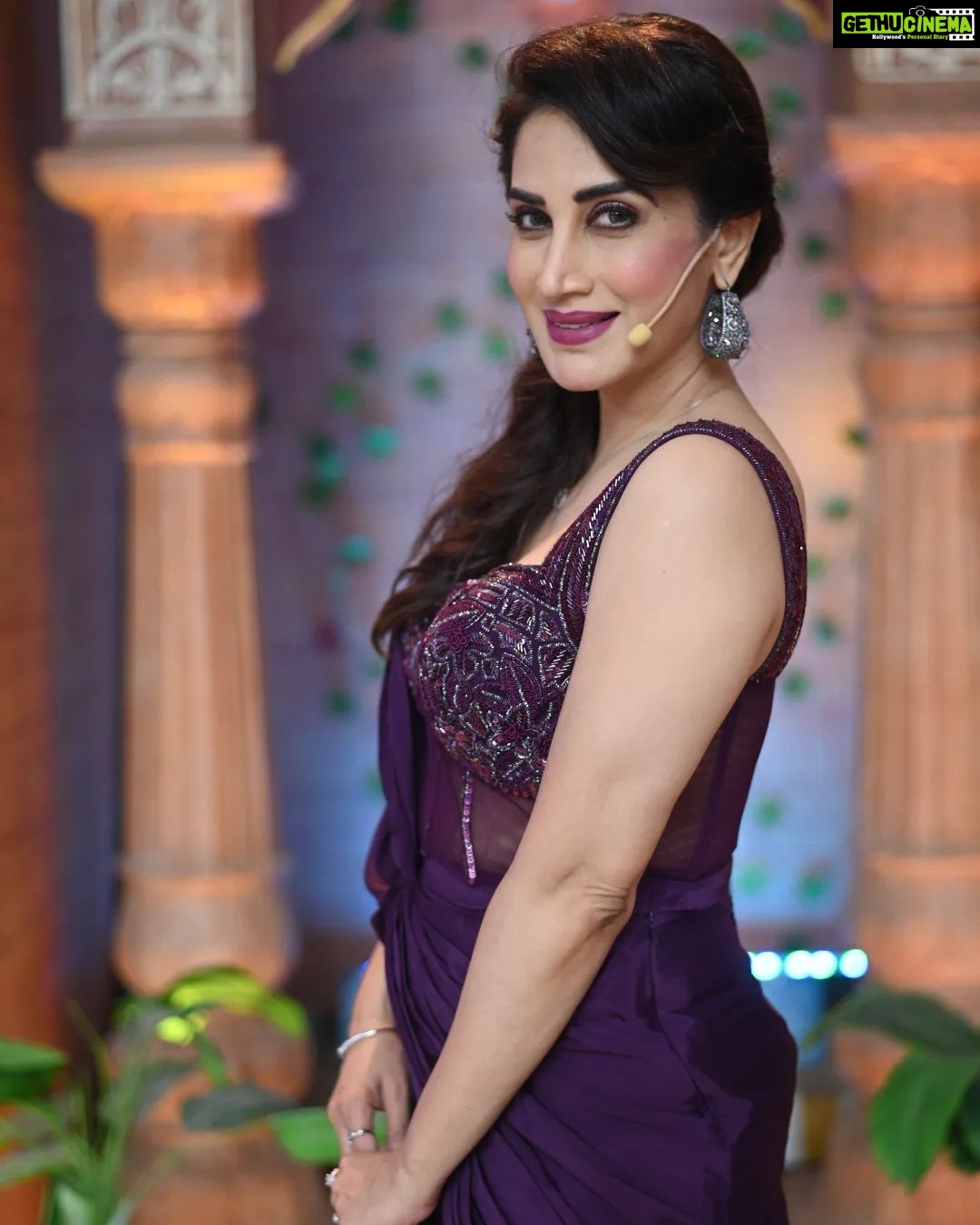 Smita Gondkar Instagram - At Promotion Event for Dil Dosti Deewangi at Chala hawa yeudya.. Photography: @darshan_dhoble_photography Outfit : @richa_r29 @style__inn @iamchiragpatil @veenie.j @kashyap.parulekar_official @smita.gondkar #smitagondkar #smittens #chalahawayeudya #DilDostiDeewangi #promotion #movie #events #explorepage #instagram #मराठी #marathi #movie #film