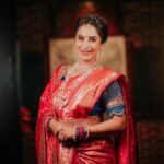 Smita Gondkar Instagram – Celebrating the true essence of Nauvari Saree✨🪷
.
.
.
Makeup & Hair : @goldentouchstudio_makeupartist 
Photography : @mukesh_narkar.in 
Outfit : @royaltasta
Jewels : @chandrakalm_jewellery
Venue : @beltungwada
.
.
.
#smitagondkar #smittens #ganeshchathurthi #ganeshfestival #ganpati2023 #FestiveMakeup #DivineBeauty #EthnicGlam #IndianFestivalLook #TraditionalMakeup #SpiritualBeauty #VibrantHues #CulturalGlam #punemakeup #punemakeupartist #puneblogger #punebrides #makeupcourses #ganeshchaturthi #ganeshutsav #ganeshfestival2023 #ganapatibappamorya #navari #navarisaree #punebrides #punemakeupartist #punemakeupartist❤️