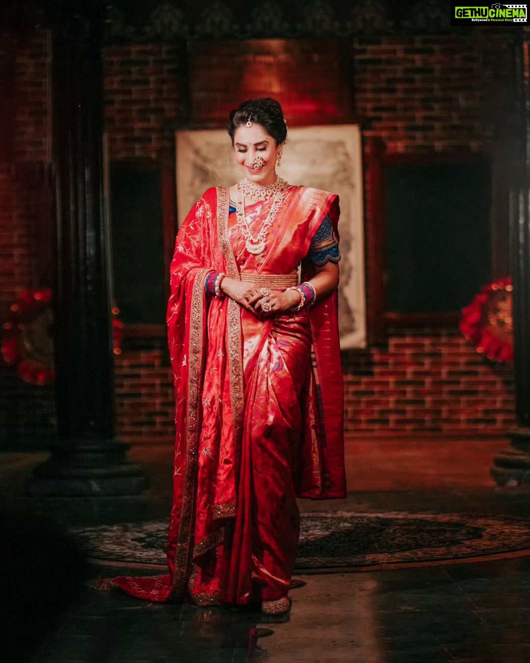 Smita Gondkar Instagram - Celebrating the true essence of Nauvari Saree✨🪷 . . . Makeup & Hair : @goldentouchstudio_makeupartist Photography : @mukesh_narkar.in Outfit : @royaltasta Jewels : @chandrakalm_jewellery Venue : @beltungwada . . . #smitagondkar #smittens #ganeshchathurthi #ganeshfestival #ganpati2023 #FestiveMakeup #DivineBeauty #EthnicGlam #IndianFestivalLook #TraditionalMakeup #SpiritualBeauty #VibrantHues #CulturalGlam #punemakeup #punemakeupartist #puneblogger #punebrides #makeupcourses #ganeshchaturthi #ganeshutsav #ganeshfestival2023 #ganapatibappamorya #navari #navarisaree #punebrides #punemakeupartist #punemakeupartist❤️