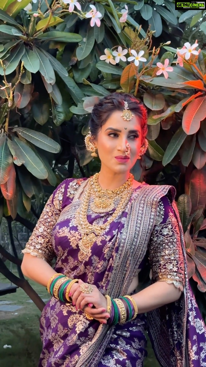 Smita Gondkar Instagram - “साजली धाजली, मराठी मुलगी” 😍 Tell us in the comments box below how did you like this look on Actress Smita Gondkar ?🤩👍 💄Muah @goldentouchstudio_makeupartist @sapnagondkar 🪞Inframe @smita.gondkar 📷Photographer @mukesh_narkar.in 👍 Outfit @sparsh_rental_house 🥻Jewels @chandrakalm_jewellery 📍Venue: @beltungwada For Makeup Courses booking bridal makeup ,contact on these numbers : Call Us Now & Book Your Seats!👇👇👇 Call: 97655-13456 , 85510-06376 . #ganeshchathurthi #ganeshfestival #ganpati2023 #FestiveMakeup #DivineBeauty #EthnicGlam #IndianFestivalLook #TraditionalMakeup #SpiritualBeauty #VibrantHues #CulturalGlam #punemakeup #punemakeupartist #puneblogger #punebrides #makeupcourses #ganeshchaturthi #ganeshutsav #ganeshfestival2023 #ganapatibappamorya #navari #navarisaree #punebrides #punemakeupartist #punemakeupartist❤️ बेलटुंगवाडा Beltungwada