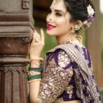 Smita Gondkar Instagram - मराठी मुली या नजरेत नाही तर थेट काळजात बसतात 😍 Tell us in the comments box below how did you like this look? 💄Muah @goldentouchstudio_makeupartist @sapnagondkar 🪞Inframe @smita.gondkar 📷Photographer @mukesh_narkar.in 🥻Jewels @chandrakalm_jewellery 👍 Outfit @sparsh_rental_house 📍Venue: @beltungwada For Makeup Courses booking bridal makeup ,contact on these numbers : Call Us Now & Book Your Seats!👇👇👇 Call: 97655-13456 , 85510-06376 . #ganeshchathurthi #ganeshfestival #ganpati2023 #FestiveMakeup #DivineBeauty #EthnicGlam #IndianFestivalLook #TraditionalMakeup #SpiritualBeauty #VibrantHues #CulturalGlam #punemakeup #punemakeupartist #puneblogger #punebrides #makeupcourses #ganeshchaturthi #ganeshutsav #ganeshfestival2023 #ganapatibappamorya #navari #navarisaree #punebrides #punemakeupartist #punemakeupartist❤️ बेलटुंगवाडा Beltungwada
